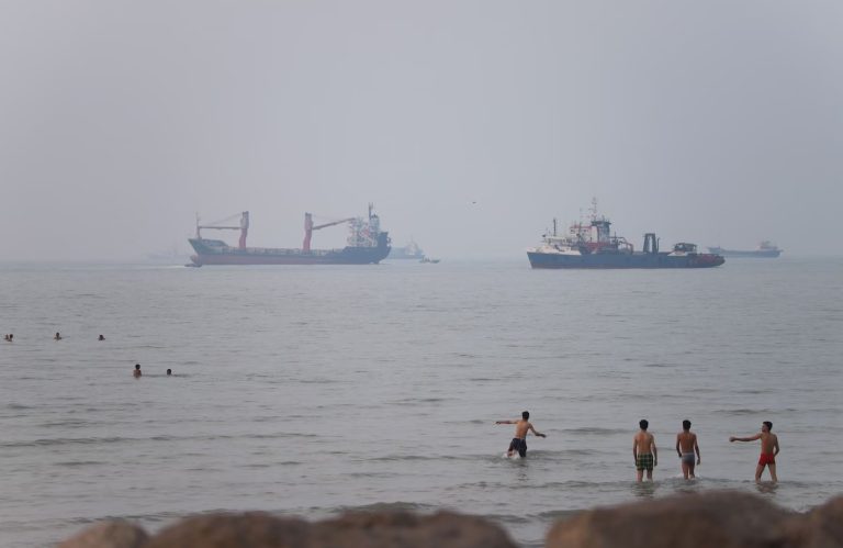 U.S. and Iran launch fresh strikes following attacks on commercial ships – The Washington Post